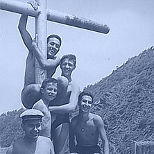 Giorgio Piccinotti col fratello Sergio e altri (1960)